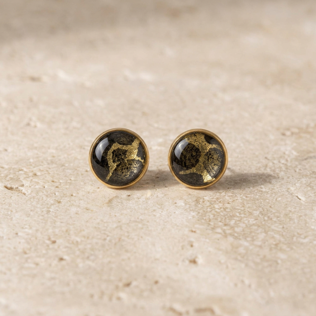 Boucles d'oreilles puces Māmūlī · lokta doré & kaki