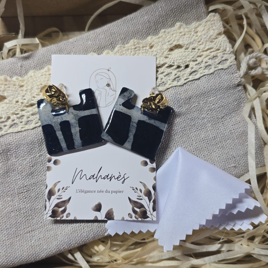 Boucles d'oreilles Ṭā'ila – Papier Lokta résiné bleu &  Beige