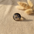 "bague cabochon dorée fait main papier indien bleu motifs ginkgo dorés verre bombé 25mm"