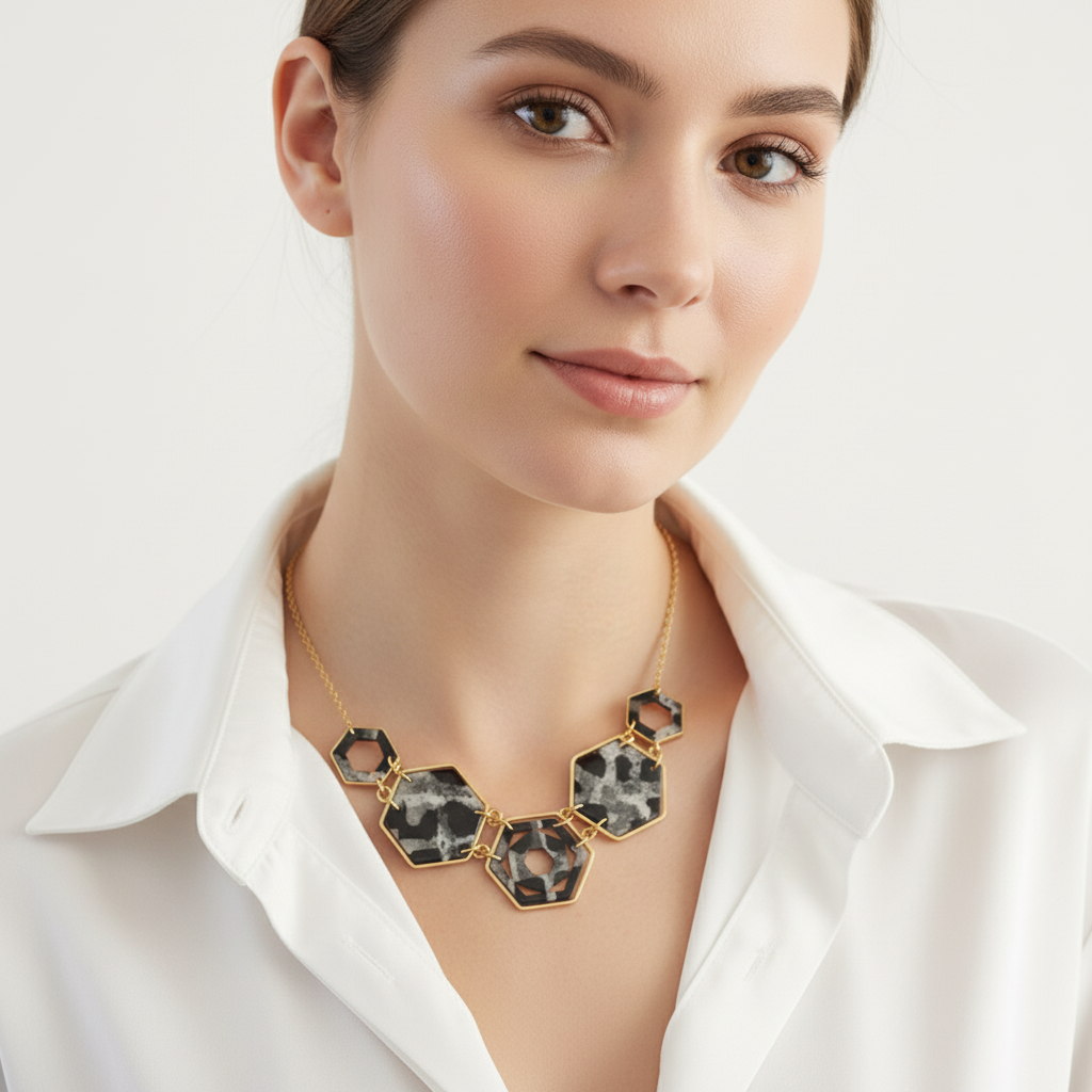 Collier Hēksā - papier néplais résiné bleu et beige