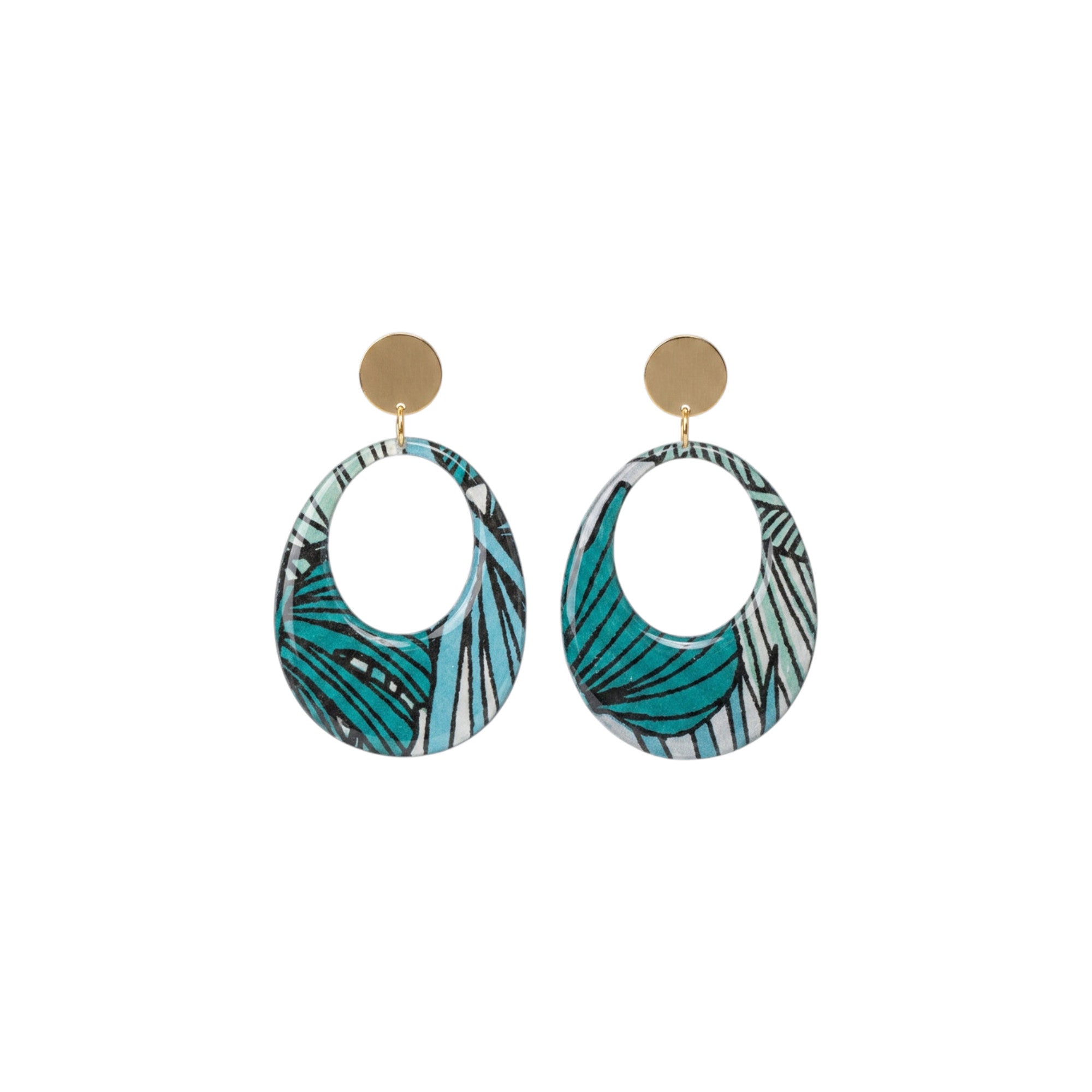 Créoles artisanales Kriyōla Tropical — papier indien résiné motifs vert forêt & bleu clair, forme créole ~4,5 cm, fait main en France | Mahanès

