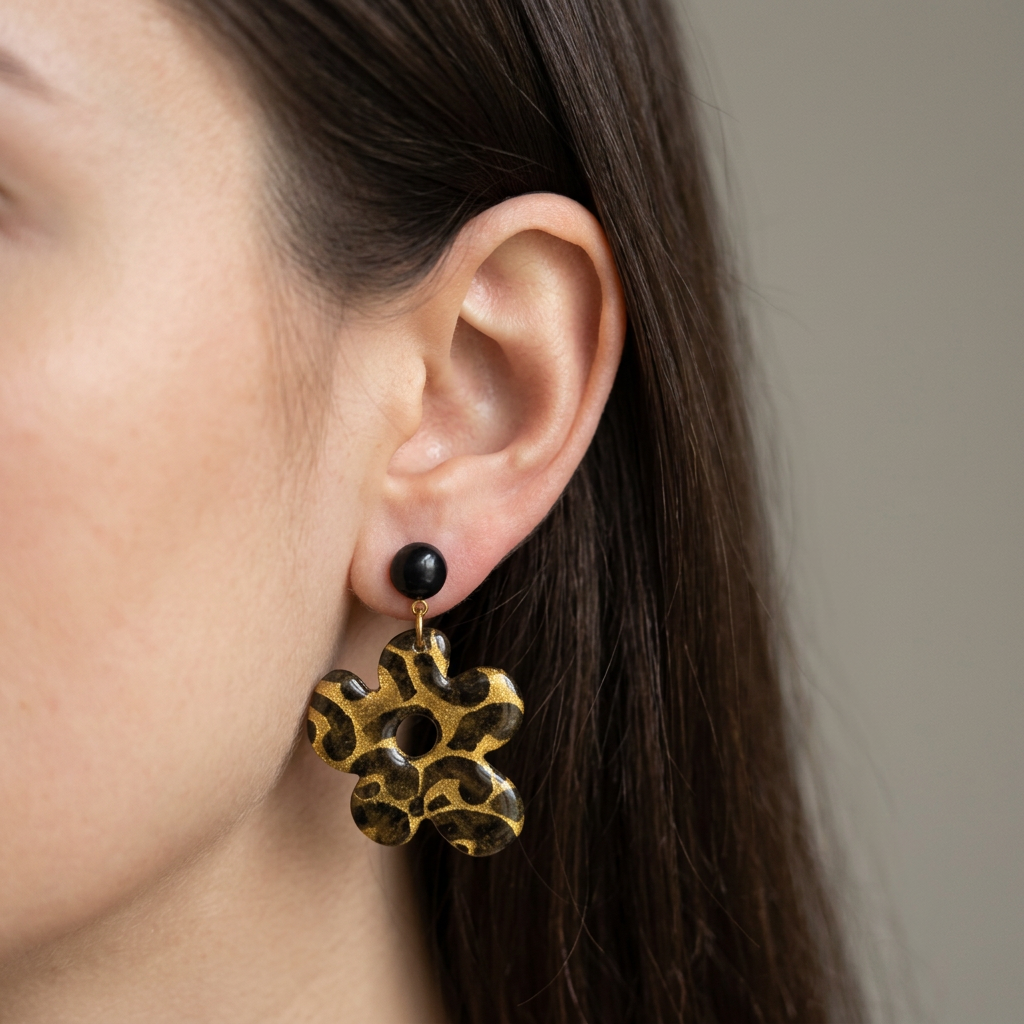Boucles d'oreilles pendantes Kéti · papier lokta doré et vert kaki · fait main France