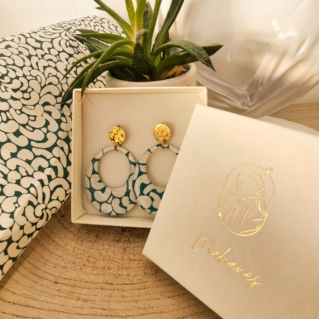 Boucles d'oreilles créoles papier lokta Kriyōla vert et blanc
