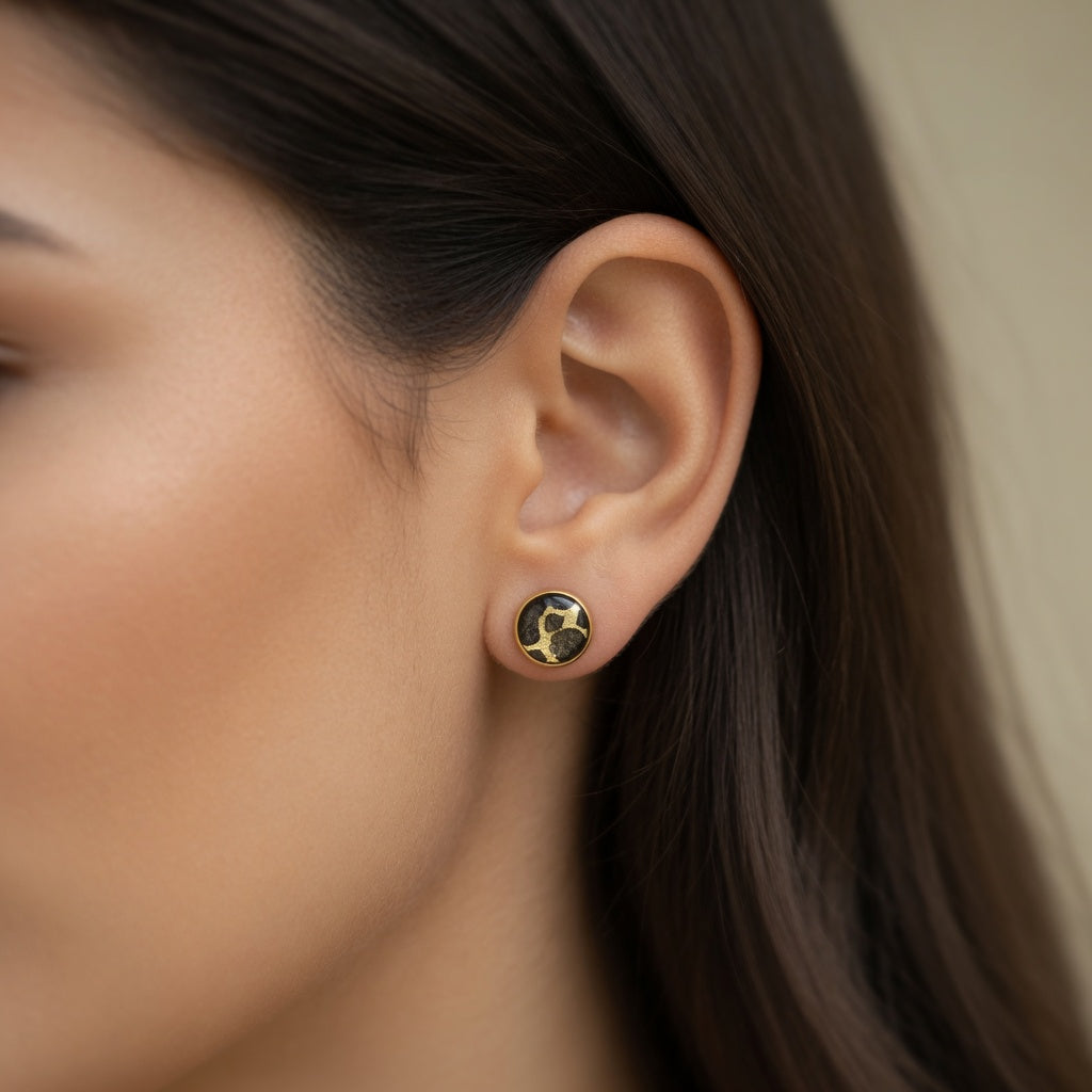 Boucles d'oreilles puces Māmūlī · lokta doré & kaki