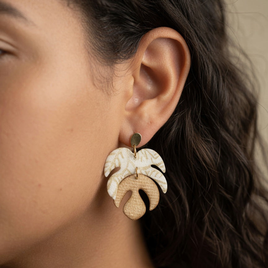 Boucles d'oreilles  Monstera lokta feuilles dorées & beige