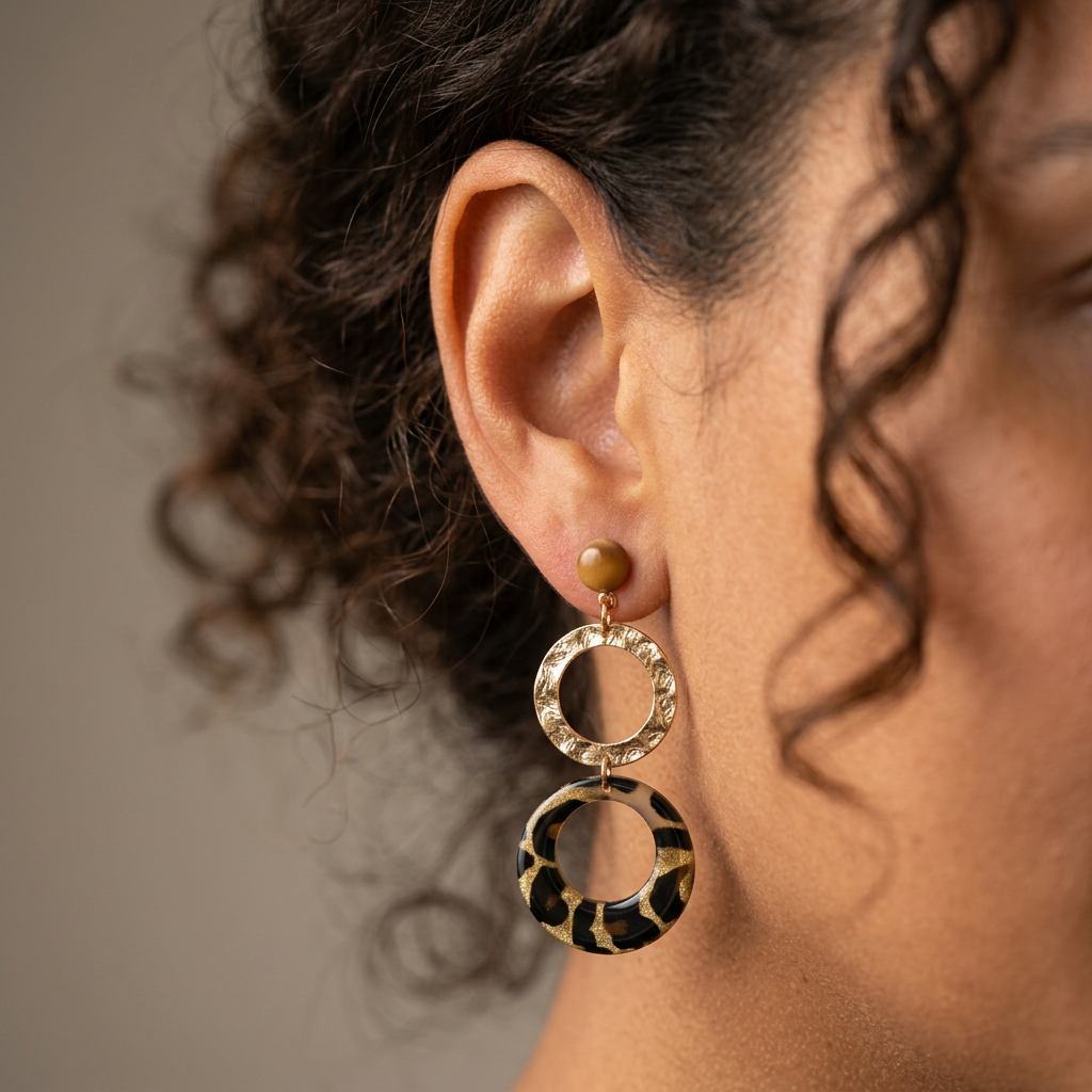 Boucles d'oreilles doubles cercles Nāca — papier lokta vert kaki doré