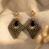 boucles d'oreilles losange fait main Trikōṇa noir doré papier indien 