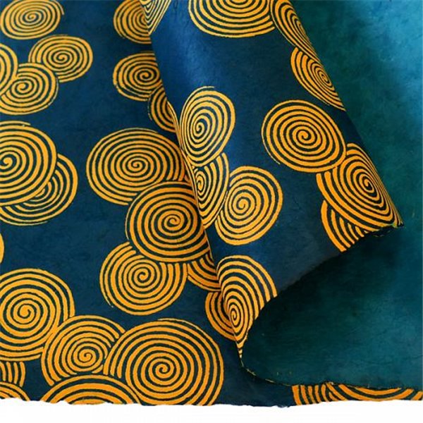 Boucles d'oreilles Saṅgha papier Lokta résiné bleu et caramel