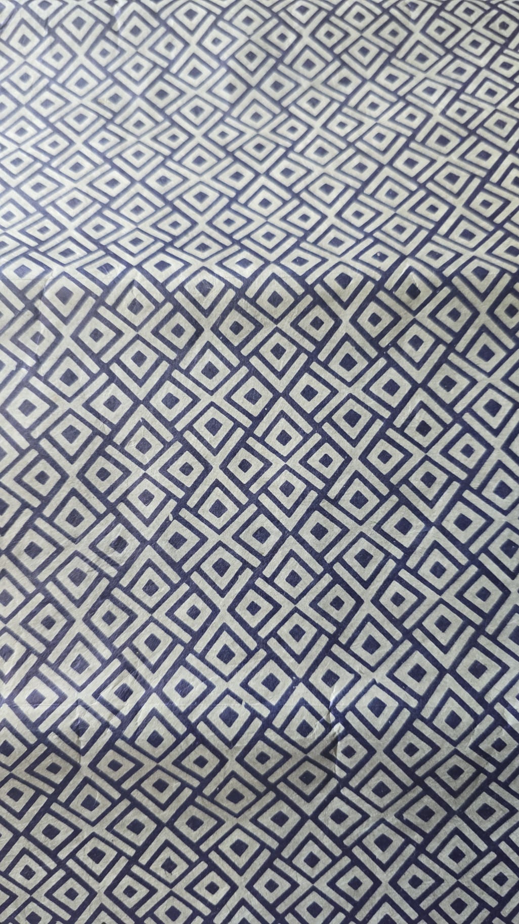 Boucles d'oreilles Trikōṇa – Papier Népalais résiné Géométrique Bleu & Gris