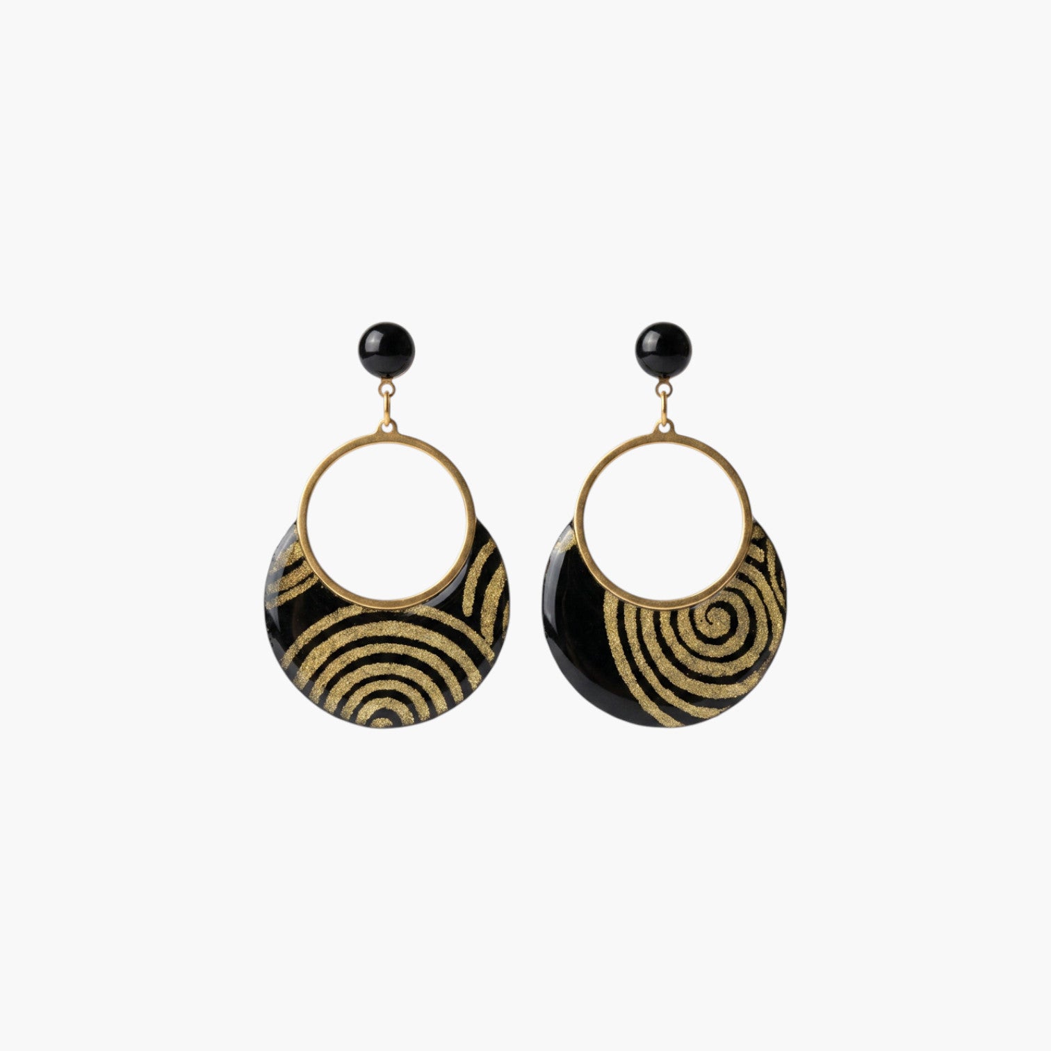 Boucles d'oreilles créoles  papier lokta noir & spirales dorées · collection Sūrya